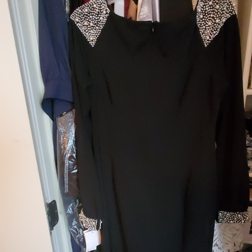 Dress - Picture 2 of 6
